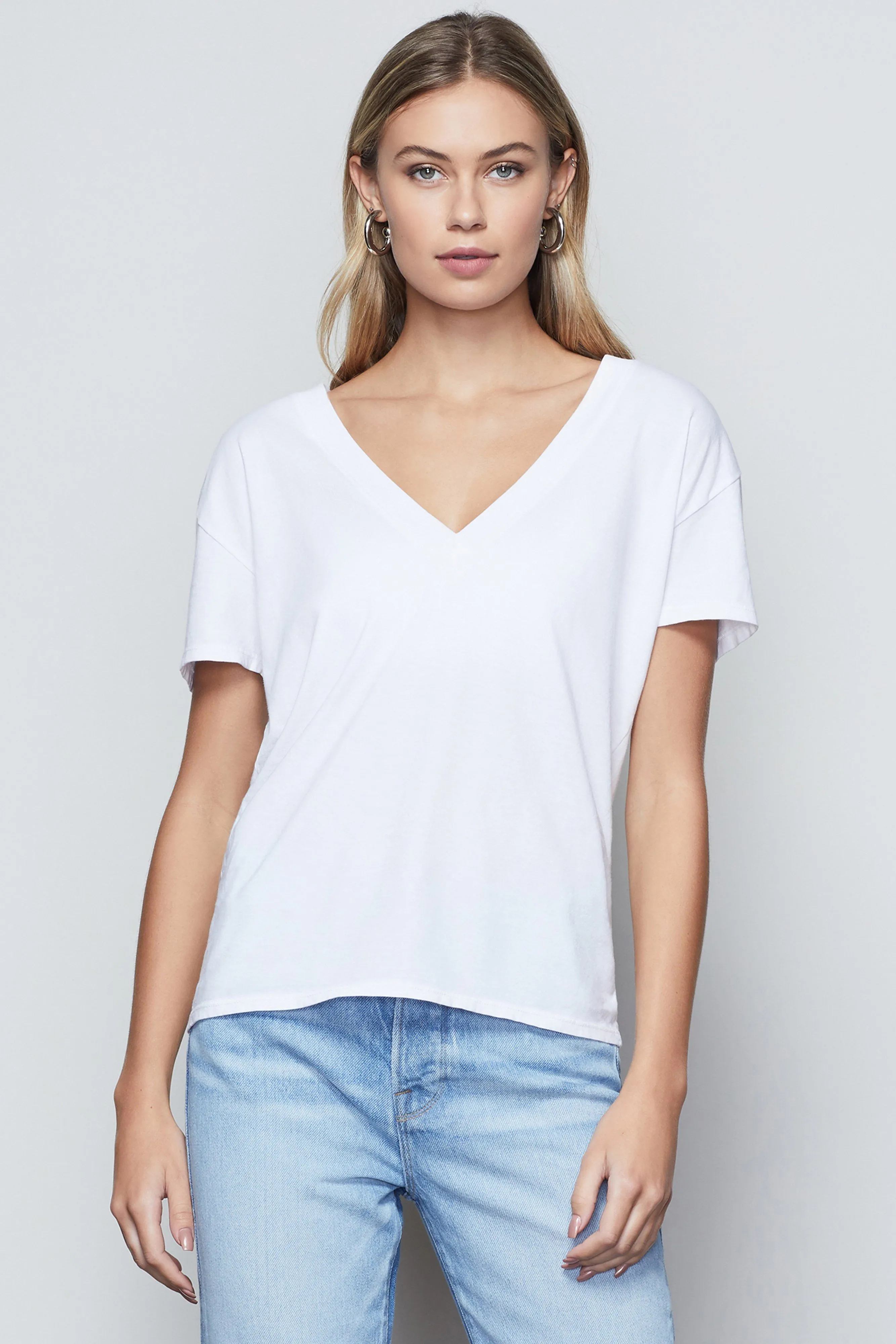 JERSEY V-NECK TEE | WHITE001