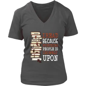 "I Read" V-neck Tshirt