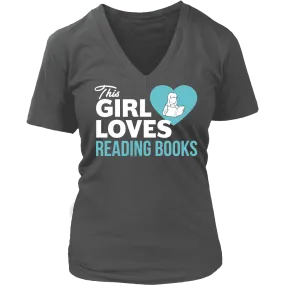 This girls loves reading - V-neck